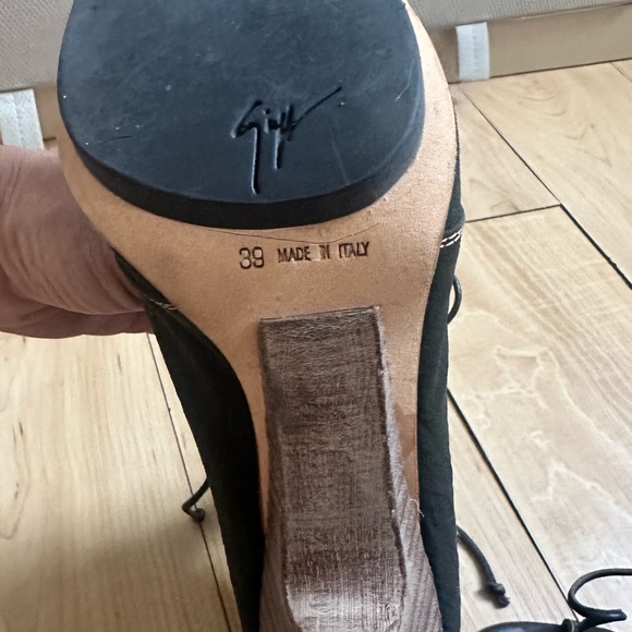 Giuseppe Zanotti . Size 39. Like New . Never used ! Dark gray - Picture 5 of 5